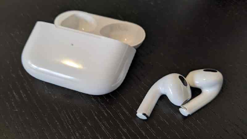 Why AirPods are crackling, popping, rattling, staticy and ways to fix it